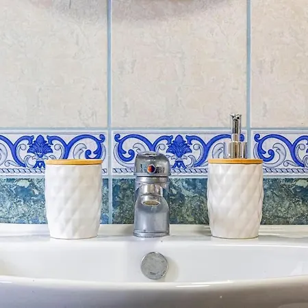 15 - & Access * Himarë