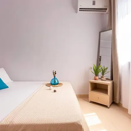 Apartment 15 - & Access Himare