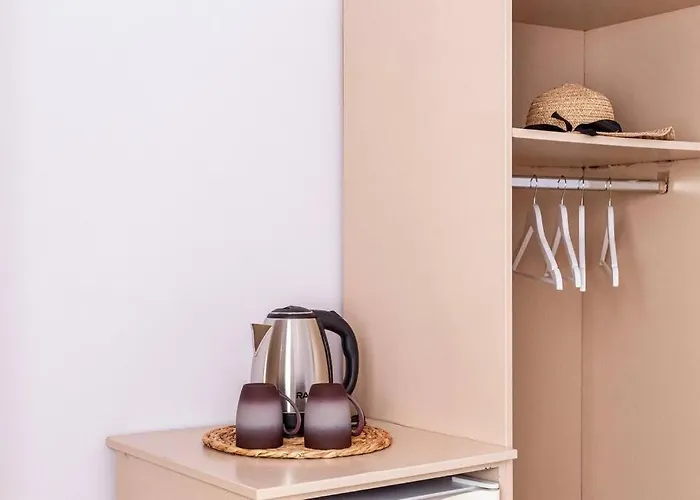 15 - & Access Himarë